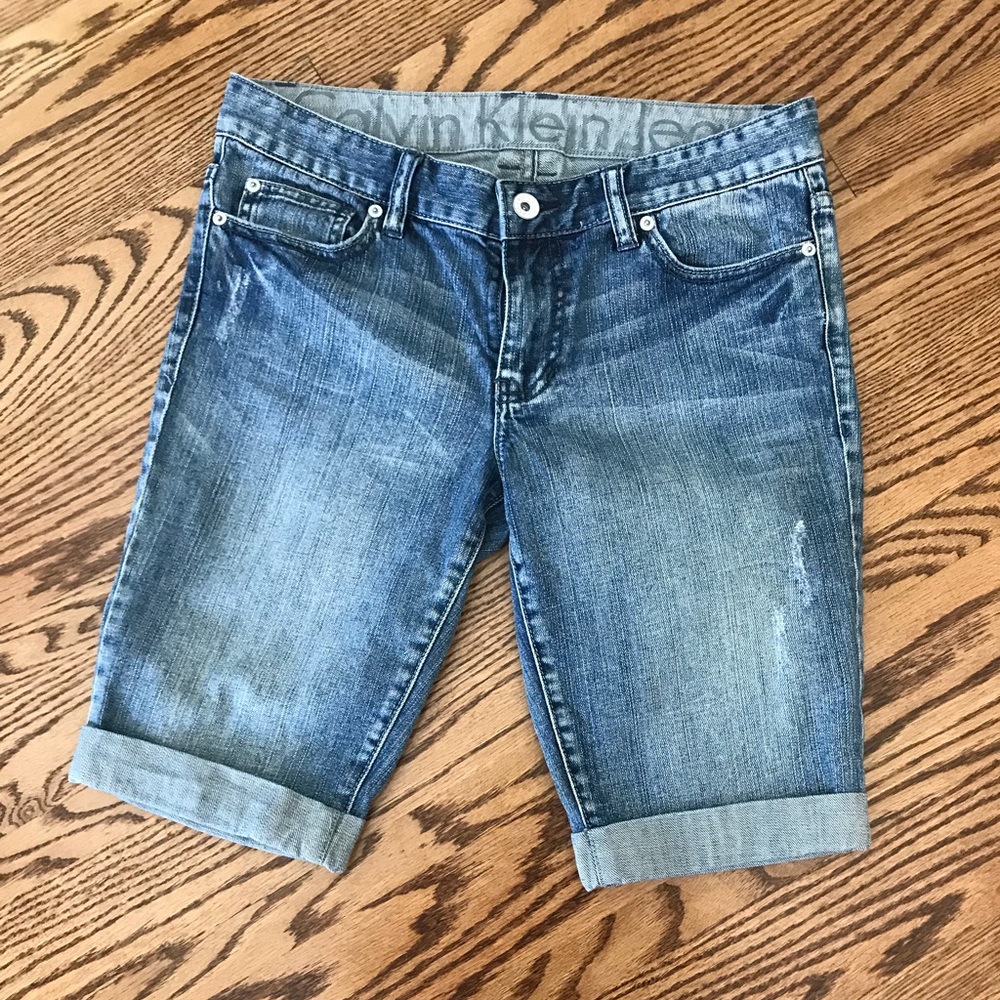 Calvin Klein Denim Shorts with Cuff  28/6